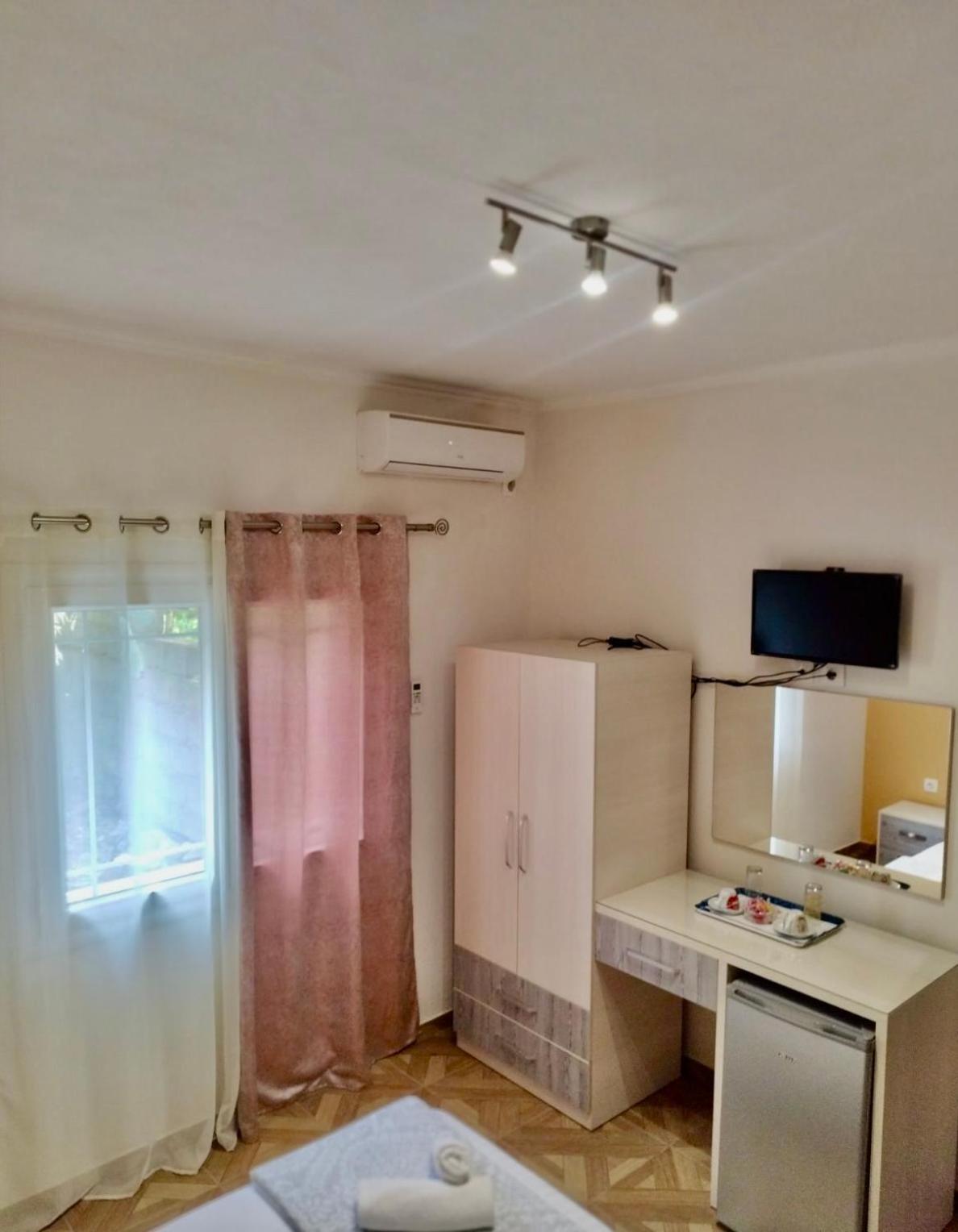 Dagos Rooms Dhërmi Buitenkant foto